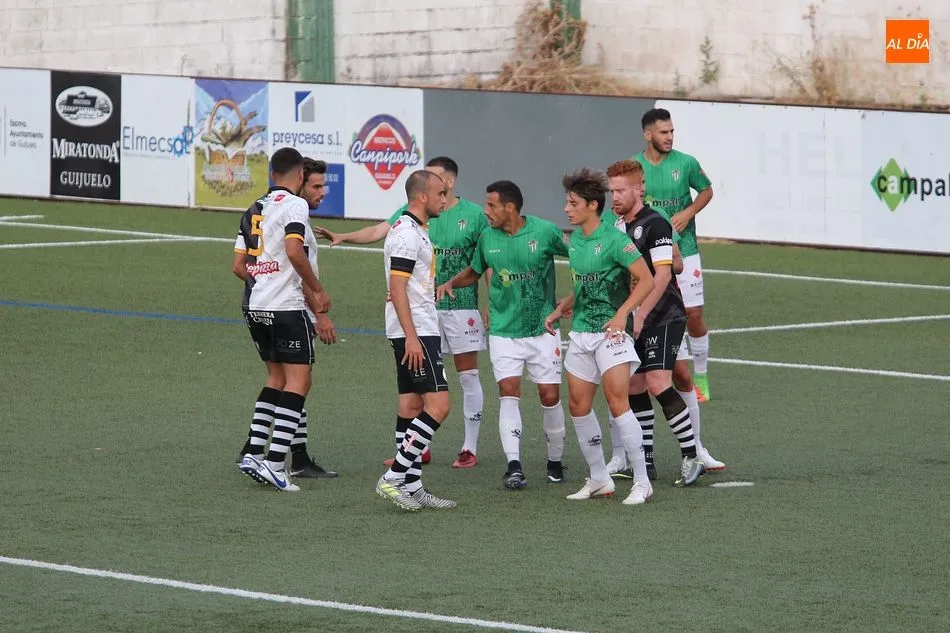 Foto 2 - El CD Guijuelo golea al Unionistas en su presentaci&oacute;n oficial (4-1)