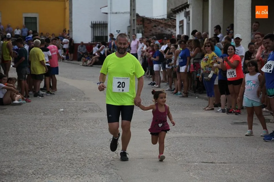 Foto 6 - Pablo Rodr&iacute;guez y Ver&oacute;nica S&aacute;nchez vencen en la carrera popular de La Zarza de Pumareda