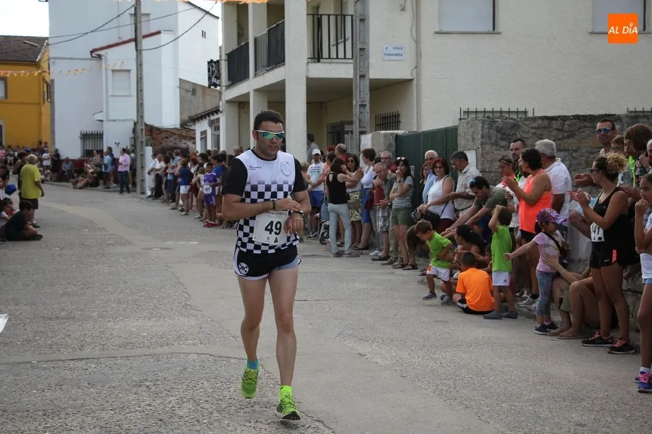 Foto 5 - Pablo Rodr&iacute;guez y Ver&oacute;nica S&aacute;nchez vencen en la carrera popular de La Zarza de Pumareda