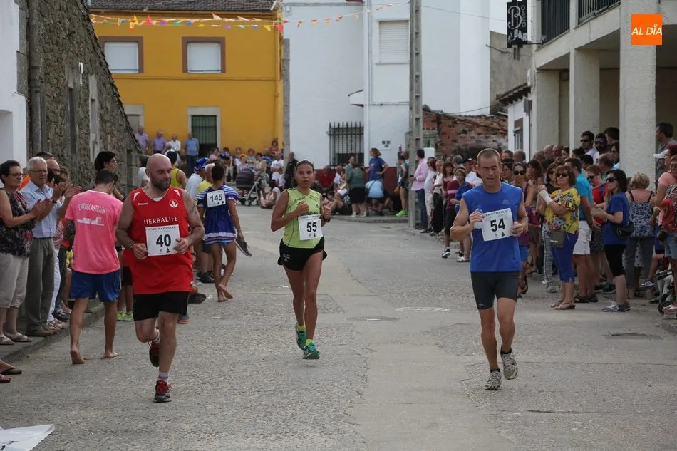 Foto 4 - Pablo Rodr&iacute;guez y Ver&oacute;nica S&aacute;nchez vencen en la carrera popular de La Zarza de Pumareda