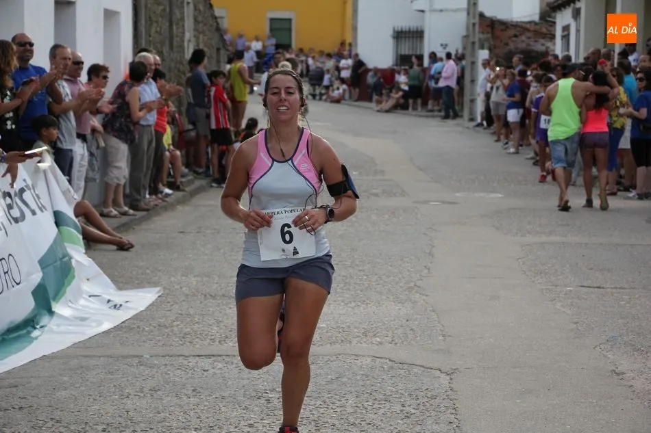 Foto 2 - Pablo Rodr&iacute;guez y Ver&oacute;nica S&aacute;nchez vencen en la carrera popular de La Zarza de Pumareda