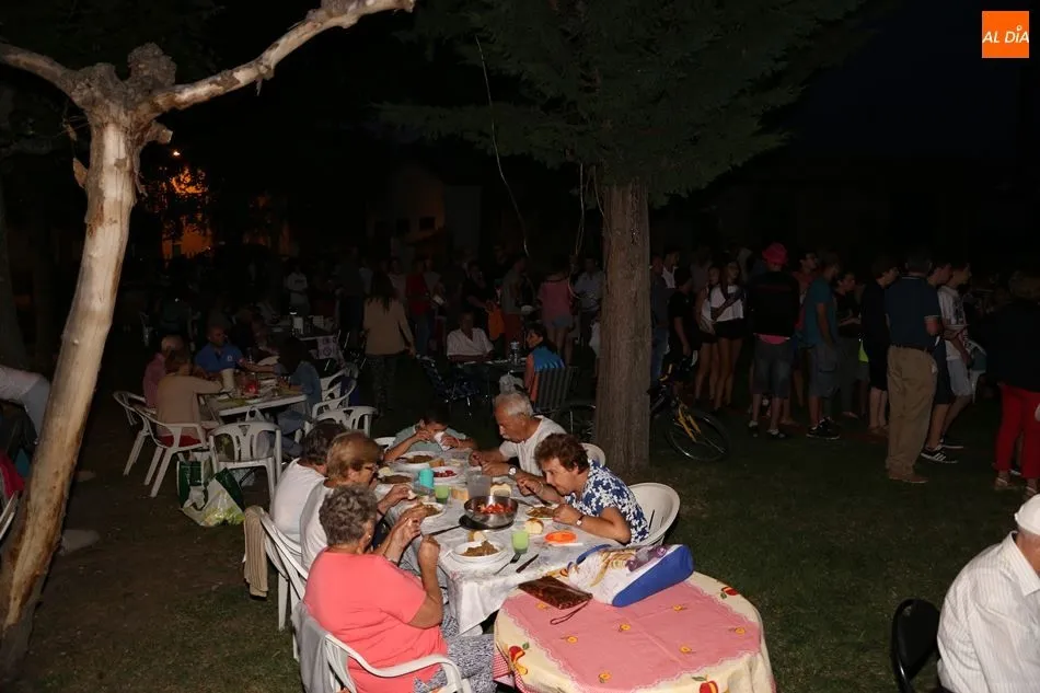 Foto 10 - La carne con patatas clausura las fiestas