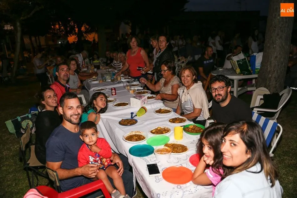 Foto 8 - La carne con patatas clausura las fiestas