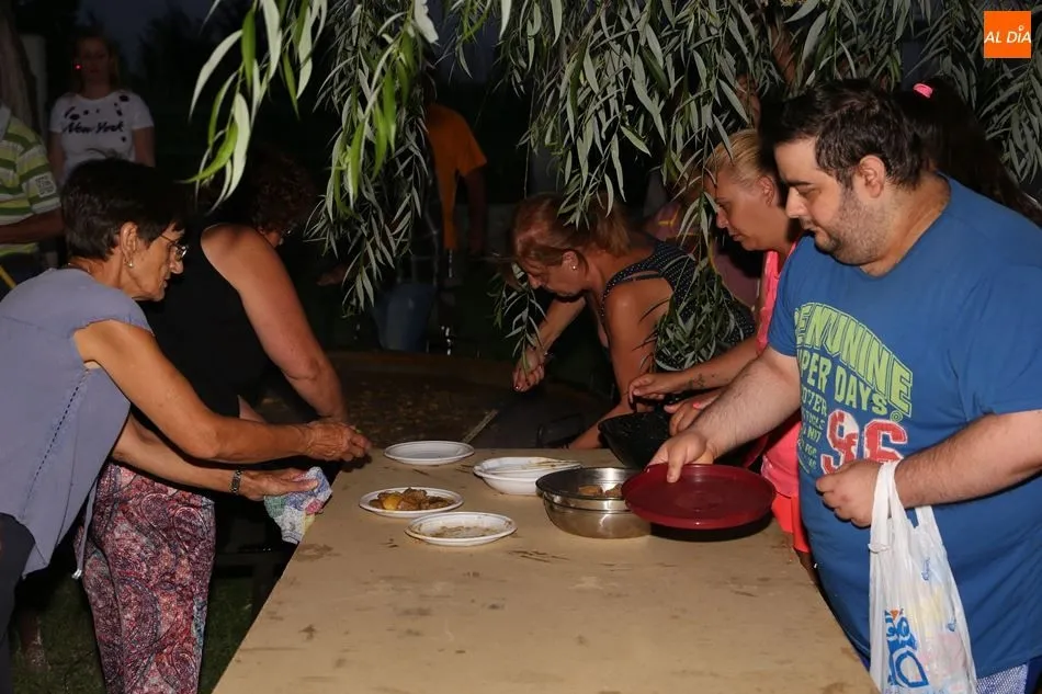 Foto 7 - La carne con patatas clausura las fiestas