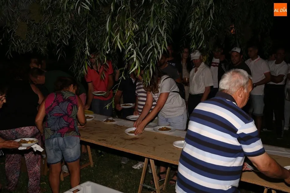 Foto 5 - La carne con patatas clausura las fiestas