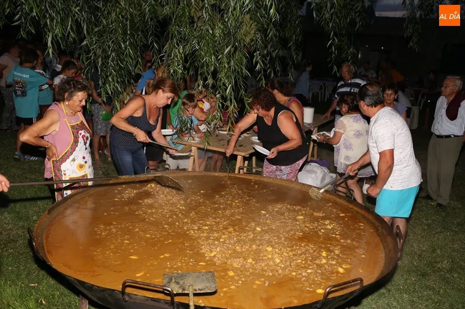 Foto 3 - La carne con patatas clausura las fiestas