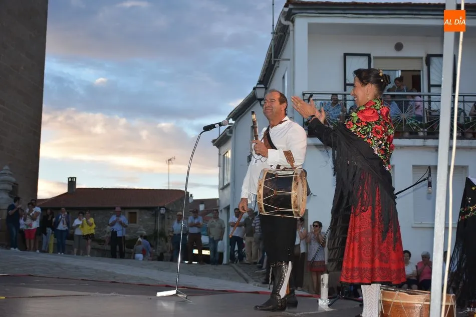Foto 10 - El tamborilero Julio &lsquo;El Serrano&rsquo; recibe el reconocimiento de Santa Mar&iacute;a de Liminares en el...