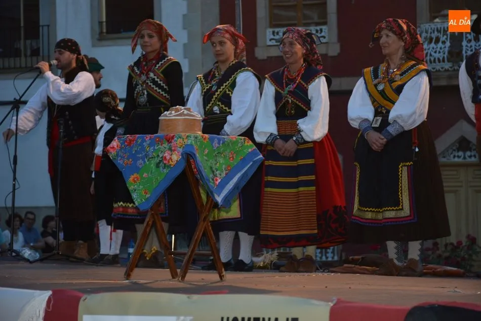 Foto 6 - El tamborilero Julio &lsquo;El Serrano&rsquo; recibe el reconocimiento de Santa Mar&iacute;a de Liminares en el...