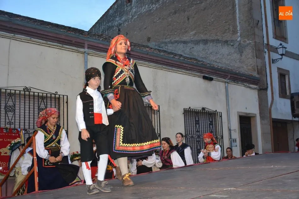 Foto 7 - El tamborilero Julio &lsquo;El Serrano&rsquo; recibe el reconocimiento de Santa Mar&iacute;a de Liminares en el...