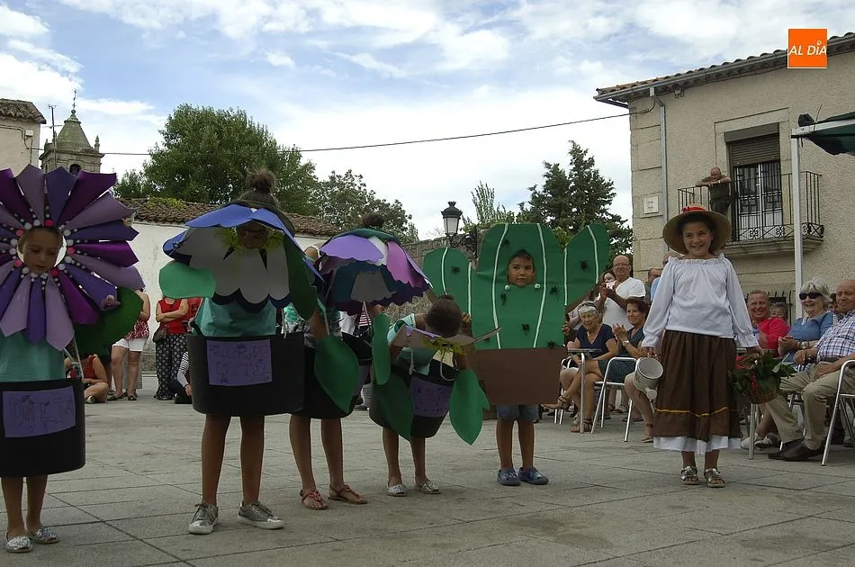 Foto 11 - Colorido desfile de disfraces repleto de originalidad en Aldea del Obispo  