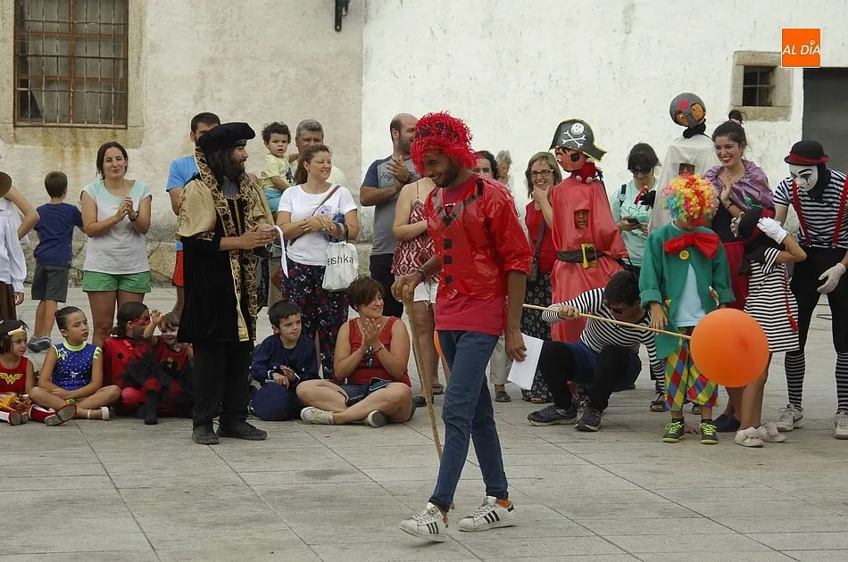 Foto 8 - Colorido desfile de disfraces repleto de originalidad en Aldea del Obispo  