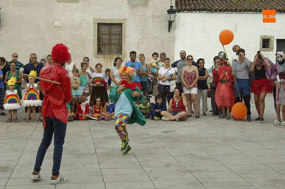Foto 7 - Colorido desfile de disfraces repleto de originalidad en Aldea del Obispo  