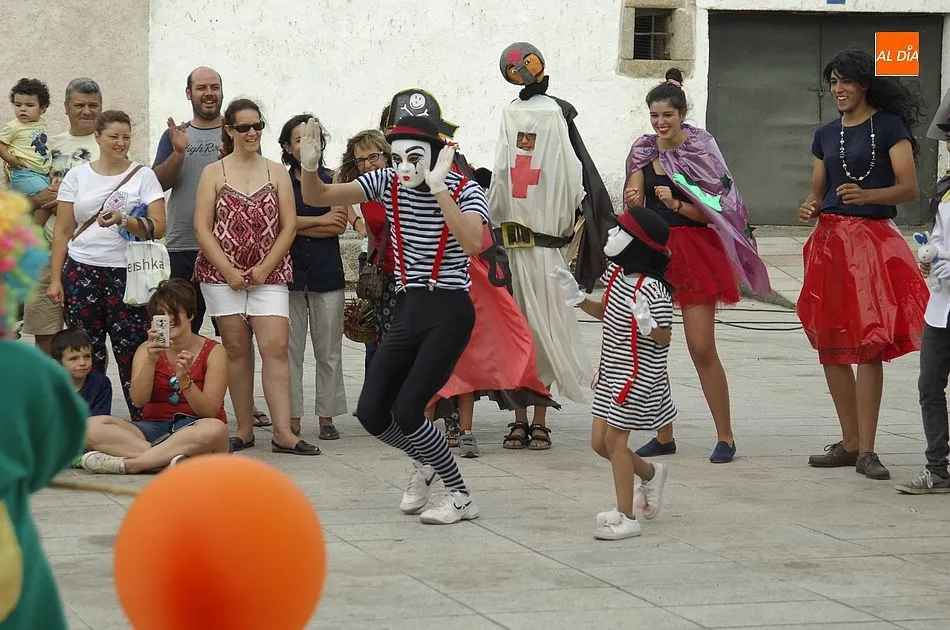 Foto 5 - Colorido desfile de disfraces repleto de originalidad en Aldea del Obispo  