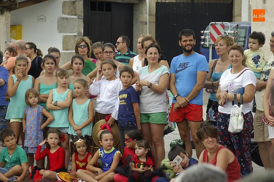 Foto 4 - Colorido desfile de disfraces repleto de originalidad en Aldea del Obispo  