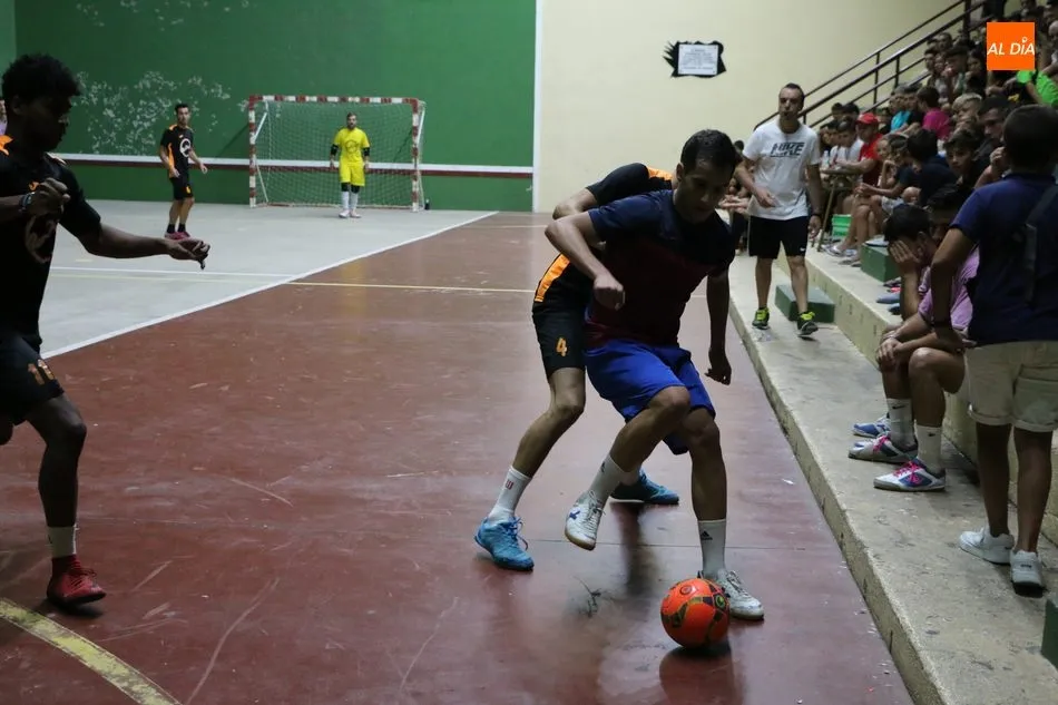 Foto 11 - Bar El Retiro se impone en el Campeonato de &lsquo;futbito&rsquo; de Vitigudino por 6-3 al Bar Duero  