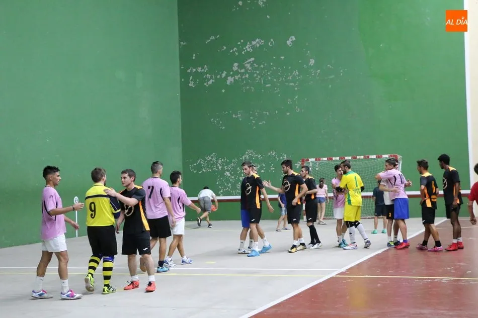 Foto 8 - Bar El Retiro se impone en el Campeonato de &lsquo;futbito&rsquo; de Vitigudino por 6-3 al Bar Duero  