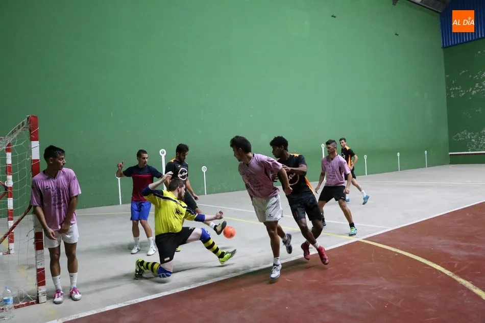 Foto 6 - Bar El Retiro se impone en el Campeonato de &lsquo;futbito&rsquo; de Vitigudino por 6-3 al Bar Duero  
