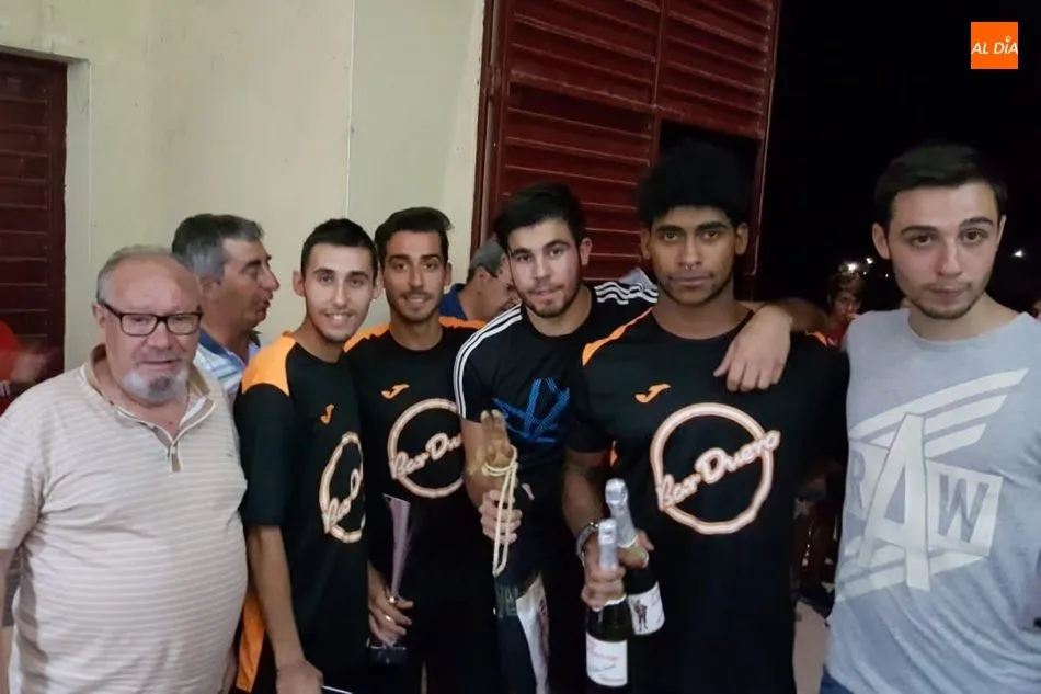 Foto 4 - Bar El Retiro se impone en el Campeonato de &lsquo;futbito&rsquo; de Vitigudino por 6-3 al Bar Duero  