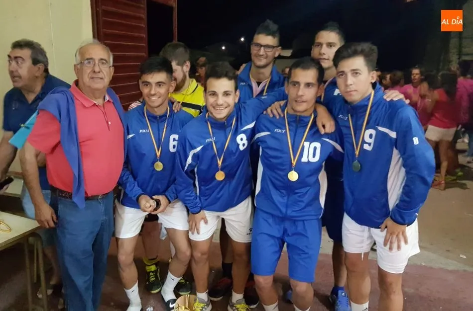 Foto 2 - Bar El Retiro se impone en el Campeonato de &lsquo;futbito&rsquo; de Vitigudino por 6-3 al Bar Duero  