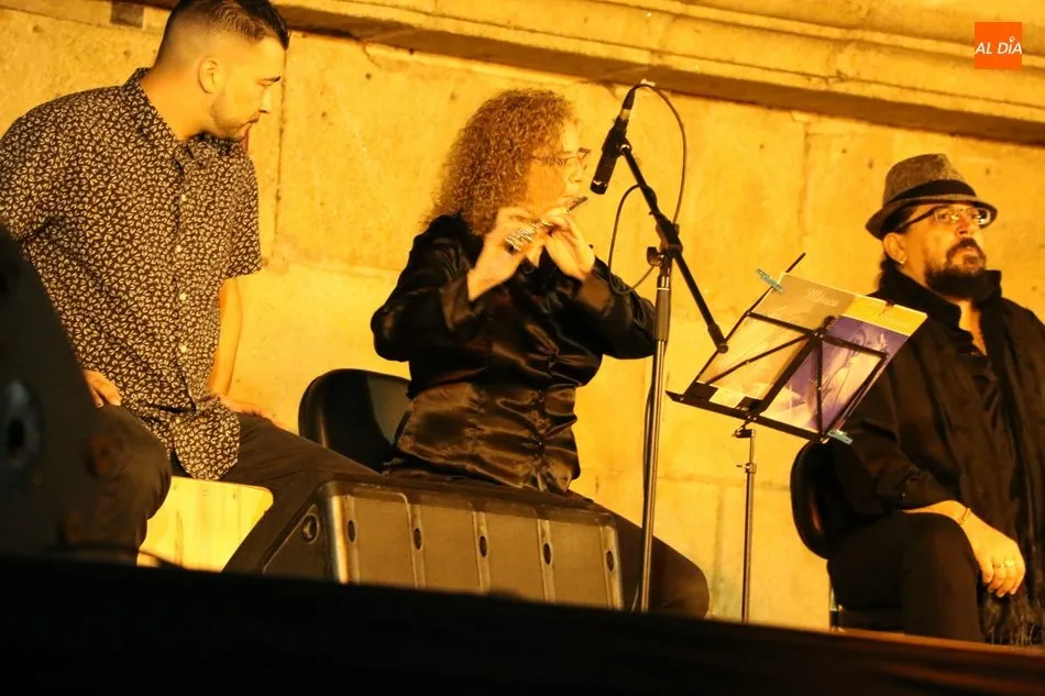Foto 10 - Excelente actuaci&oacute;n de la Compa&ntilde;&iacute;a Flamenca Cristina Ca&ntilde;izares con su espect&aacute;culo 'Locos por...
