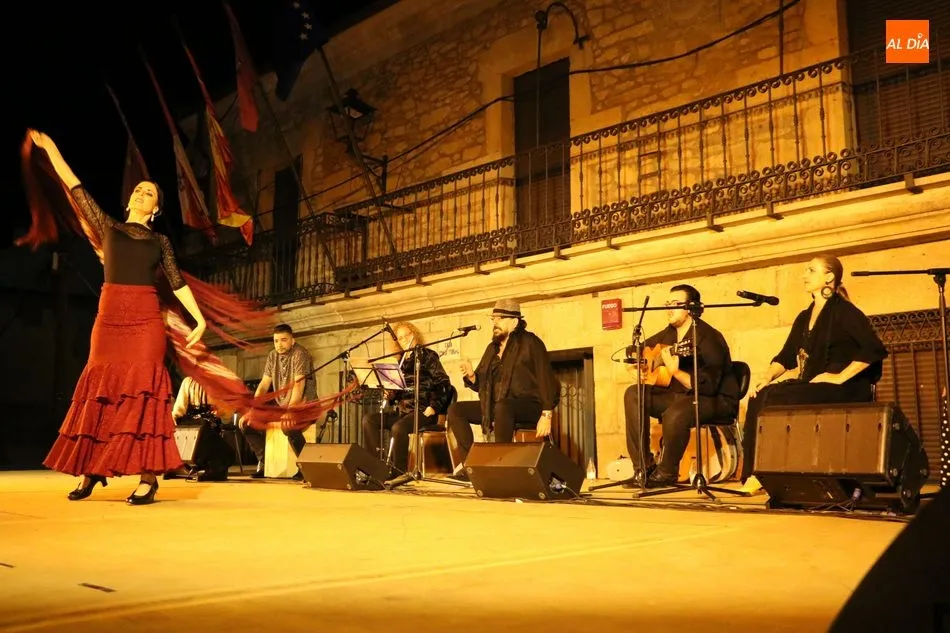 Foto 5 - Excelente actuaci&oacute;n de la Compa&ntilde;&iacute;a Flamenca Cristina Ca&ntilde;izares con su espect&aacute;culo 'Locos por...