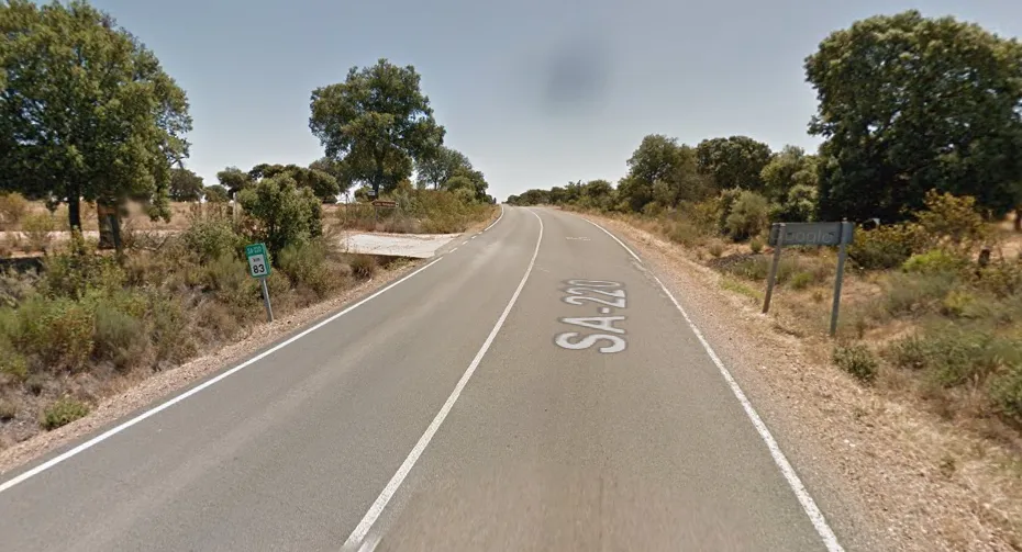 Sin heridos en el aparatoso vuelco de un vehículo en la carretera de Béjar