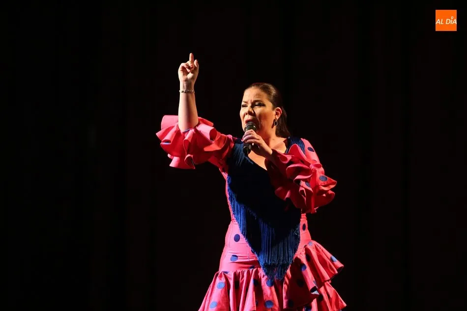 Foto 8 - El flamenco llena de p&uacute;blico la Plaza Mayor de La Alberca
