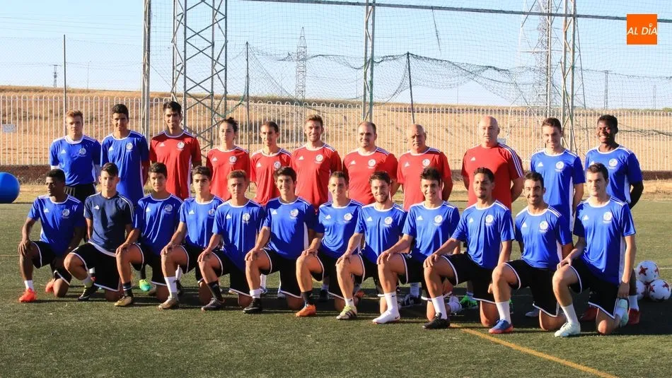 Foto de grupo de la plantilla en el inicio de los entrenamientos. Fotos: Alberto Martín