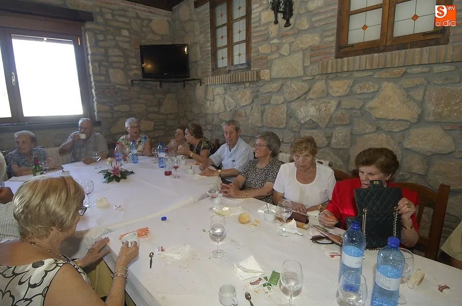 Foto 5 - Casillas celebra el D&iacute;a de los Mayores con la comida de la Asociaci&oacute;n Santa Cruz como acto...