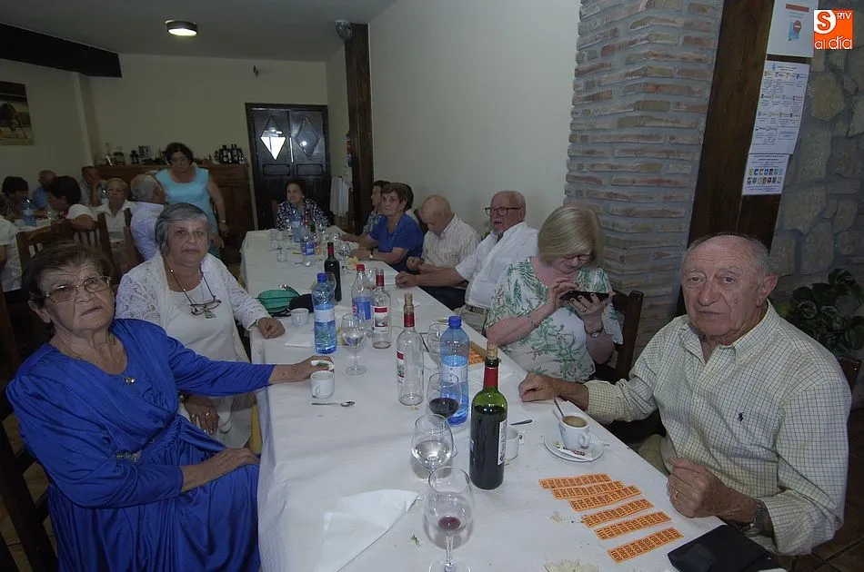 Foto 6 - Casillas celebra el D&iacute;a de los Mayores con la comida de la Asociaci&oacute;n Santa Cruz como acto...