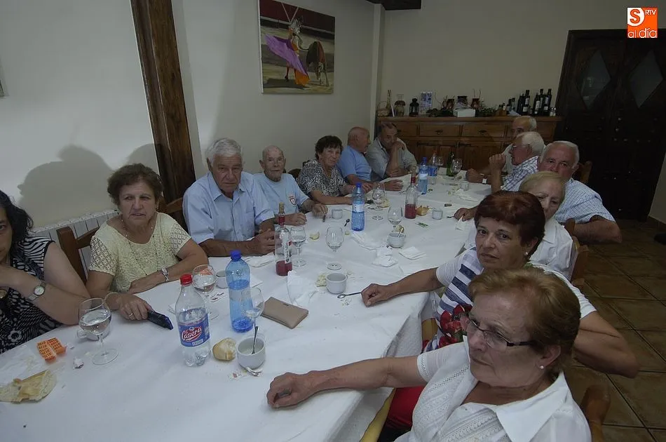 Foto 3 - Casillas celebra el D&iacute;a de los Mayores con la comida de la Asociaci&oacute;n Santa Cruz como acto...