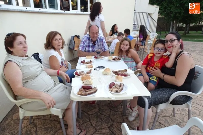 Disfrutaron de un ambiente festivo amenizado por la charanga