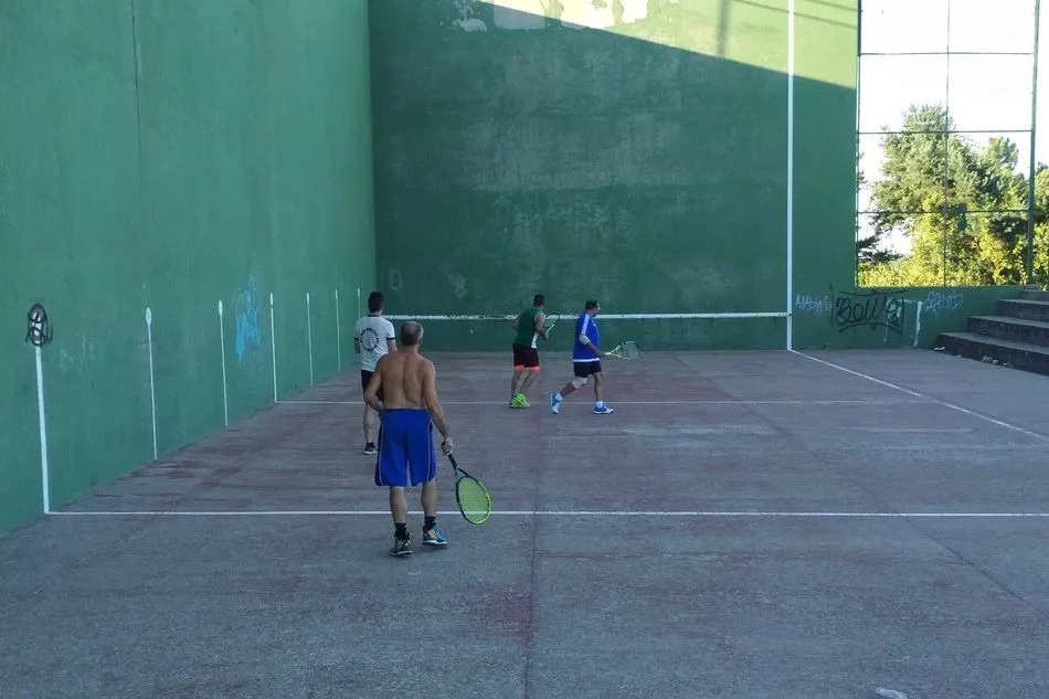 Foto 5 - Paco &lsquo;Cholo&rsquo; brilla en el Torneo de Frontenis San Roque  