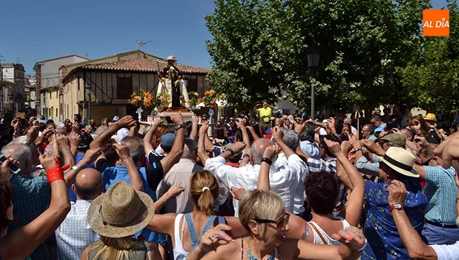 Macotera se llena de color y ambiente para dar la bienvenida a las fiestas en honor a San Roque