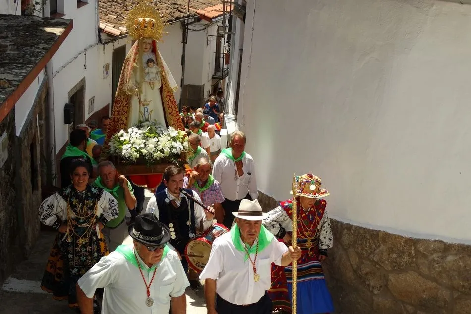 Foto 2 - El Se&ntilde;or&iacute;o de Montemayor celebra el d&iacute;a de su patrona  