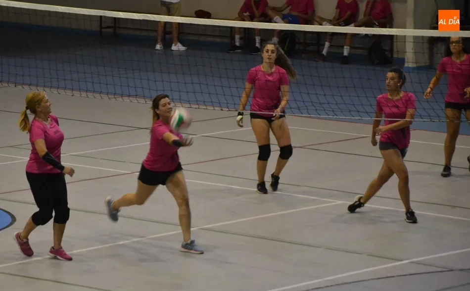 Miróbriga estrena competición deportiva con buen ambiente en la pista y en las gradas  