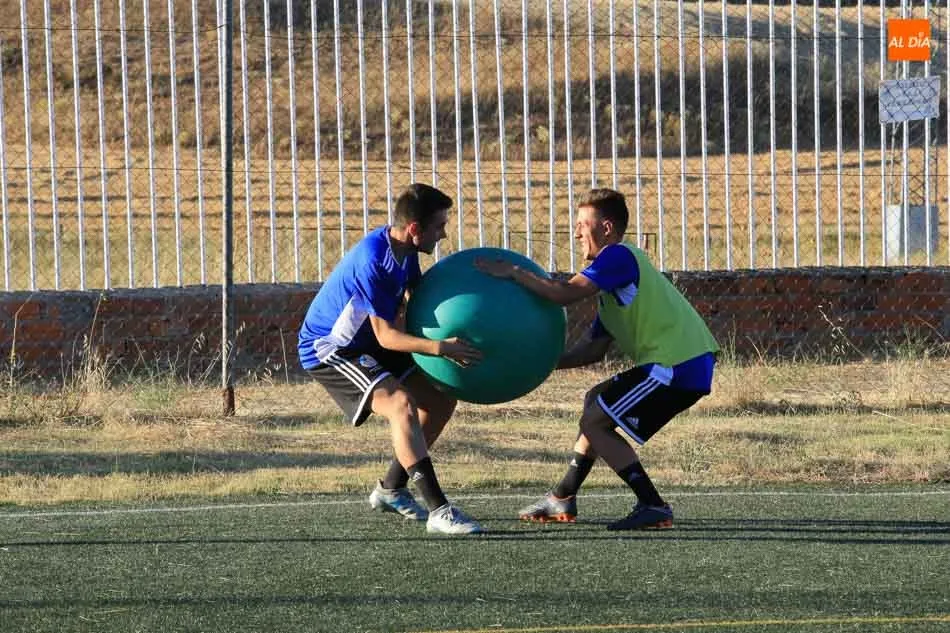 Samuel y Agudo, en pleno entrenamiento durante la tarde del lunes | Fotos Alberto Martín