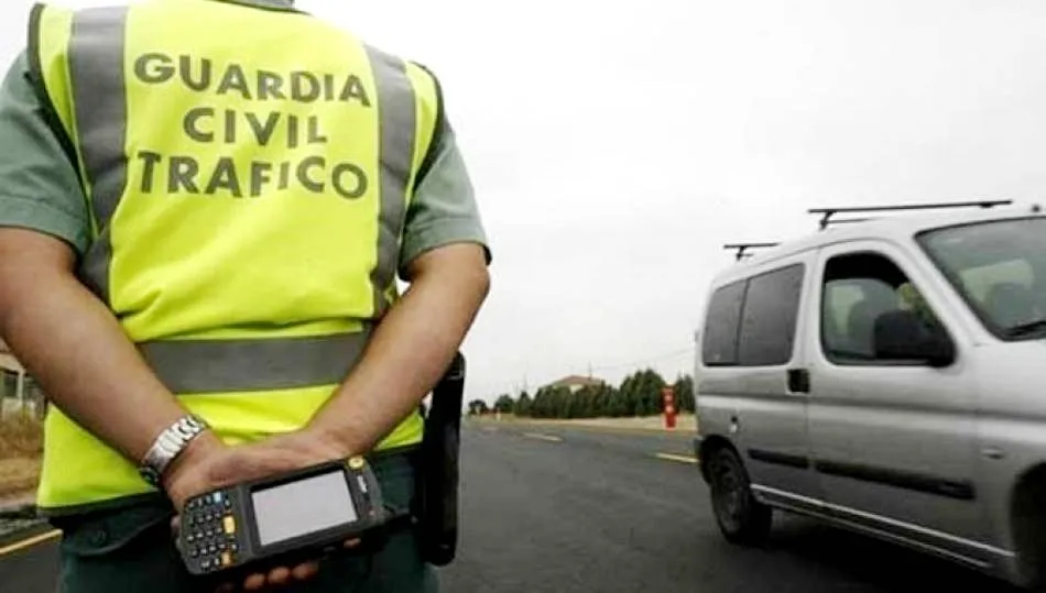 El alcohol multiplica el riesgo de accidente por cinco por encima del límite legal, y por más de 100 cuando se sobrepasa el límite penal (1,2 gramos de alcohol por litro de sangre)