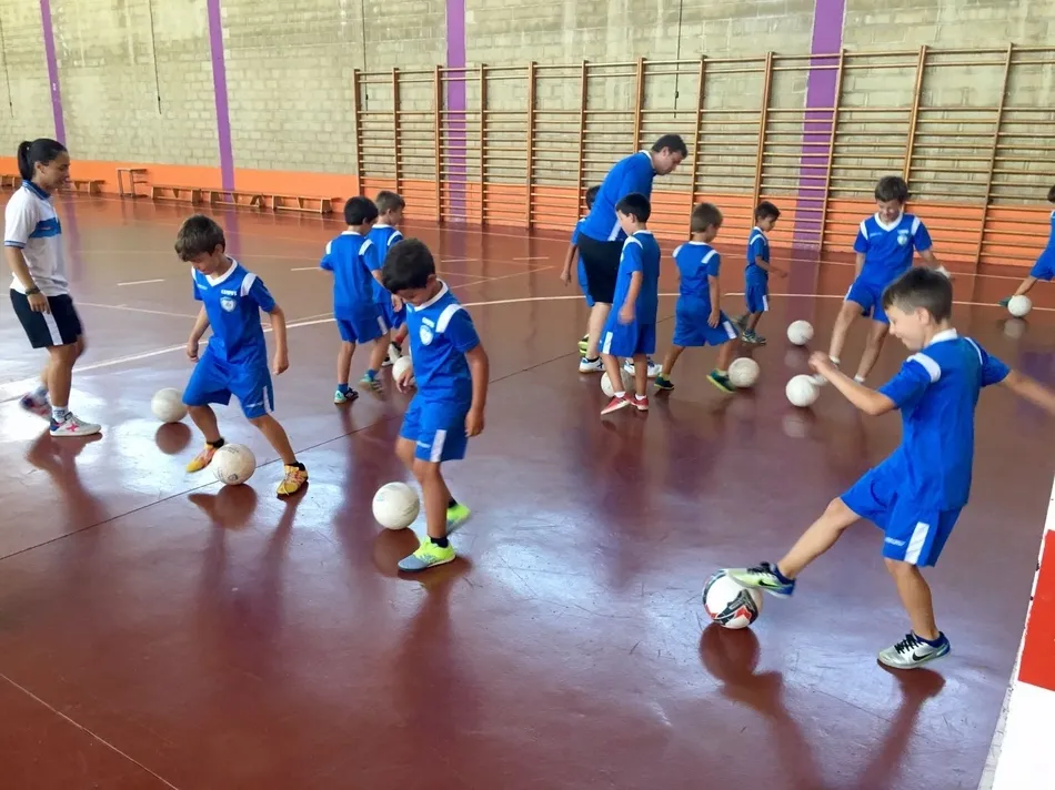 Foto 2 - La segunda semana del Campus de F&uacute;tbol Sala y F&uacute;tbol &lsquo;Ledesma 2018&rsquo; cuenta con 30...