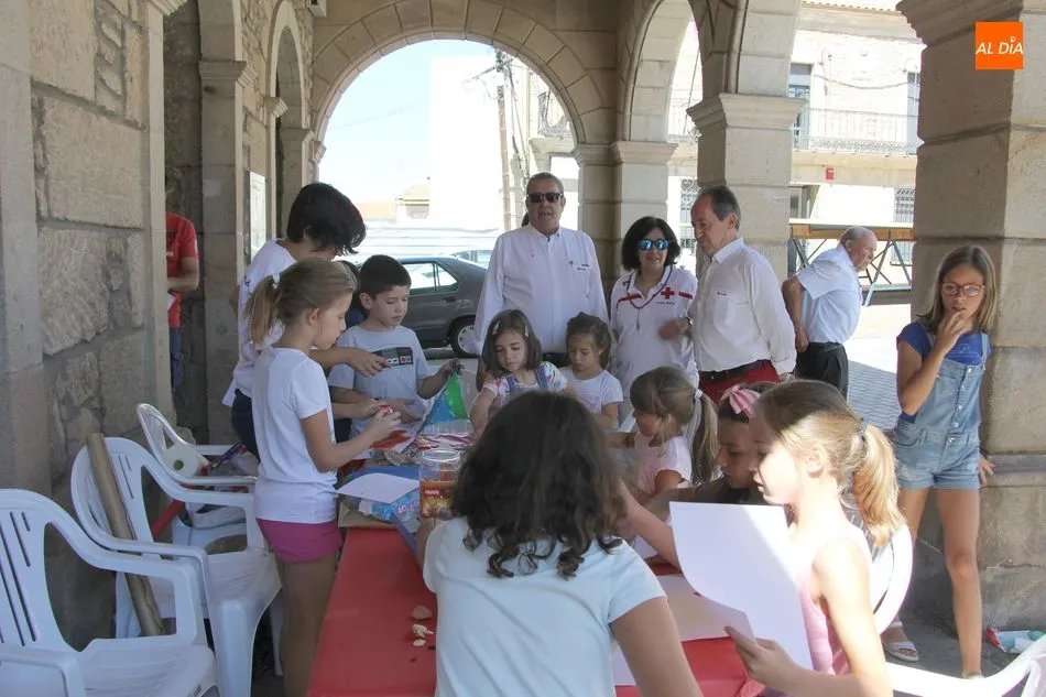 Foto 10 - La Asamblea Comarcal de Cruz Roja en Vitigudino celebra el &lsquo;D&iacute;a de la banderita&rsquo;    &nbsp;  