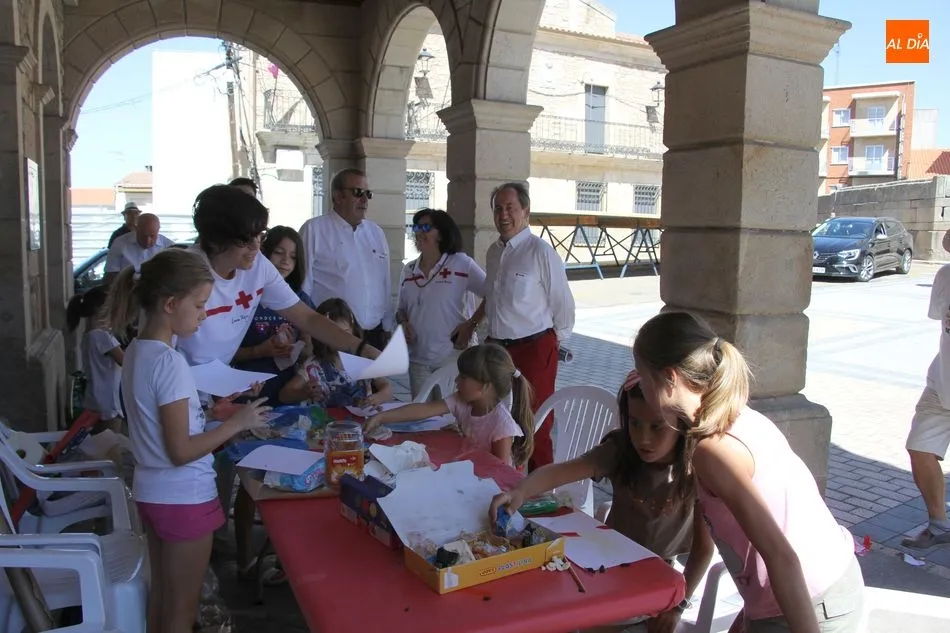 Foto 8 - La Asamblea Comarcal de Cruz Roja en Vitigudino celebra el &lsquo;D&iacute;a de la banderita&rsquo;    &nbsp;  