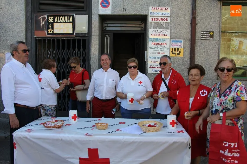 Foto 5 - La Asamblea Comarcal de Cruz Roja en Vitigudino celebra el &lsquo;D&iacute;a de la banderita&rsquo;    &nbsp;  