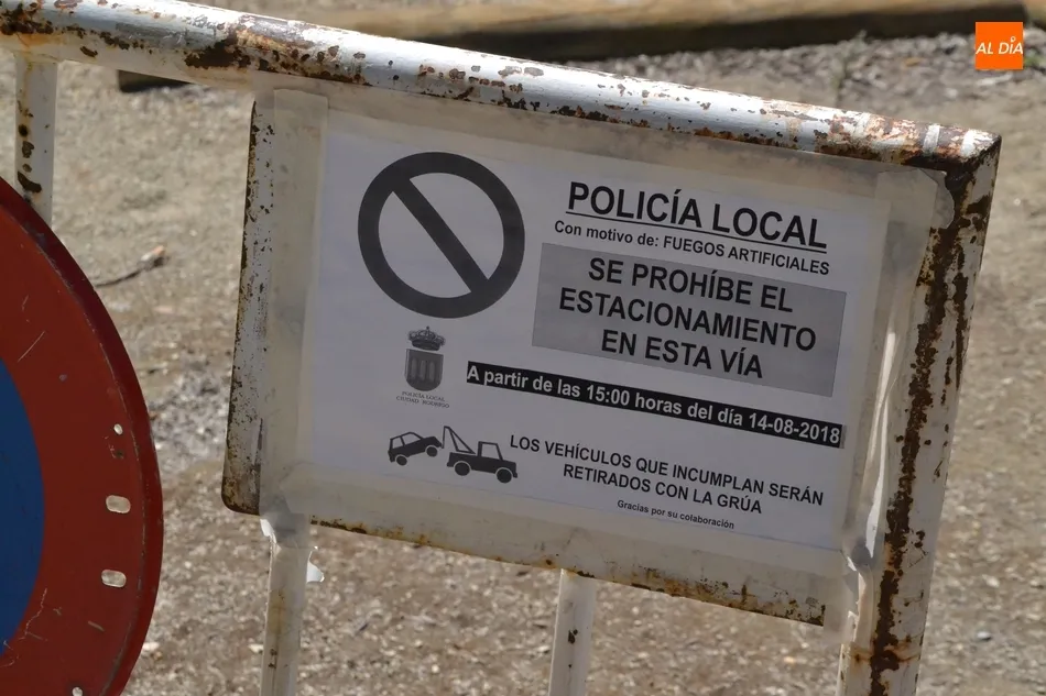 Foto 3 - Jornada de preparativos en el parking de La Pesquera para el lanzamiento de los fuegos artificiales ...