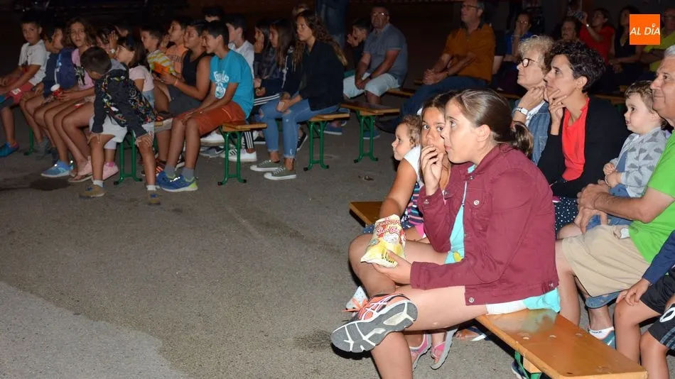Foto 5 - Malajota Folk trae los temas populares salmantinos a la Plaza de Ba&ntilde;ob&aacute;rez