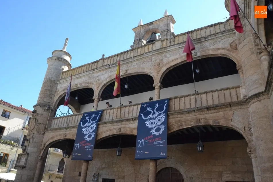 Foto 5 - La Plaza Mayor se engalana para la Feria de Teatro  