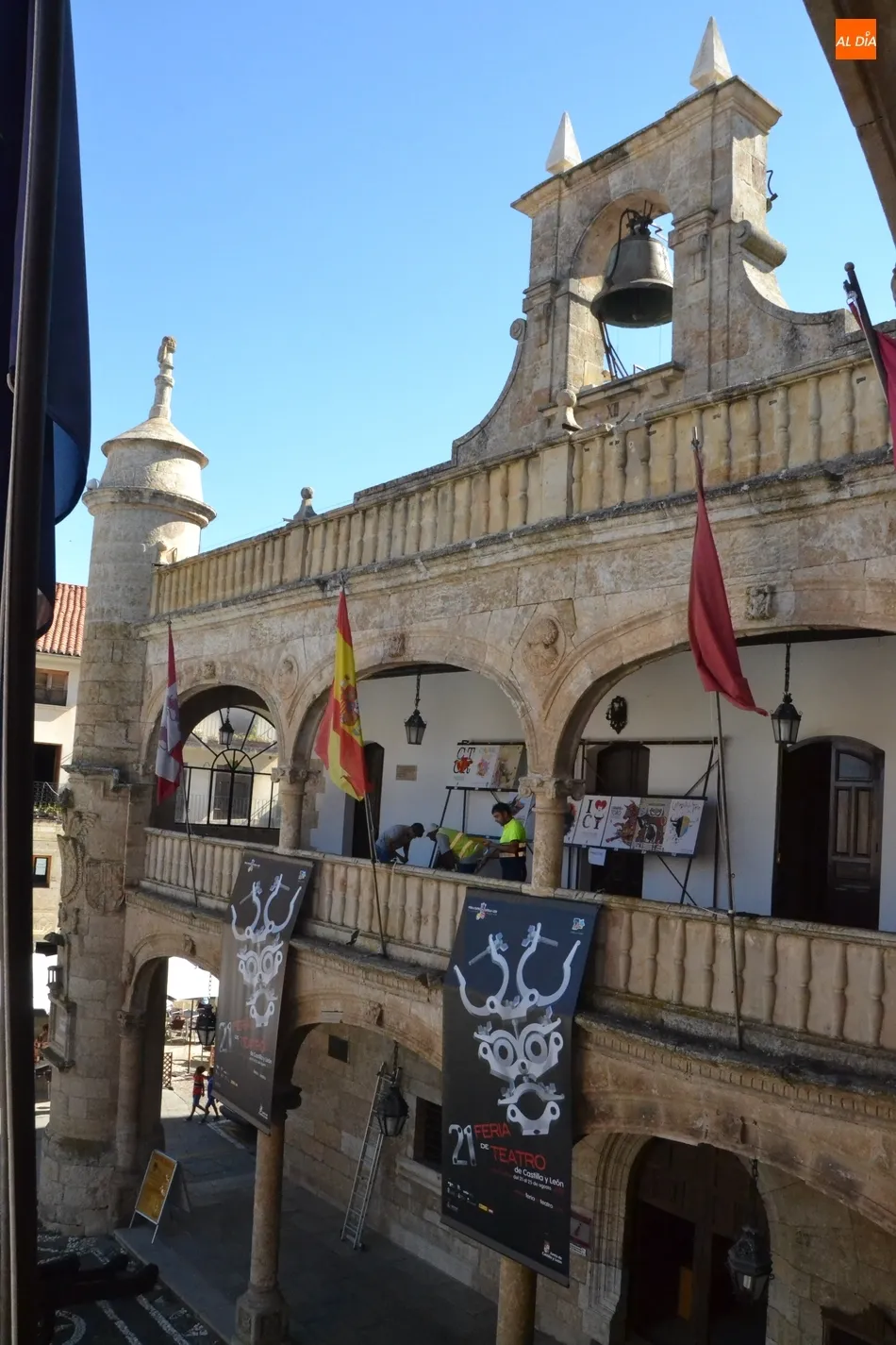 Foto 3 - La Plaza Mayor se engalana para la Feria de Teatro  
