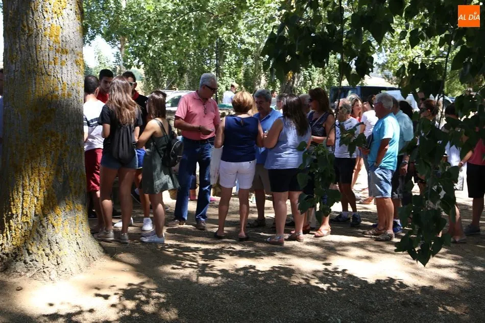 Foto 4 - El merendero acoge una paellada para m&aacute;s de un millar de personas
