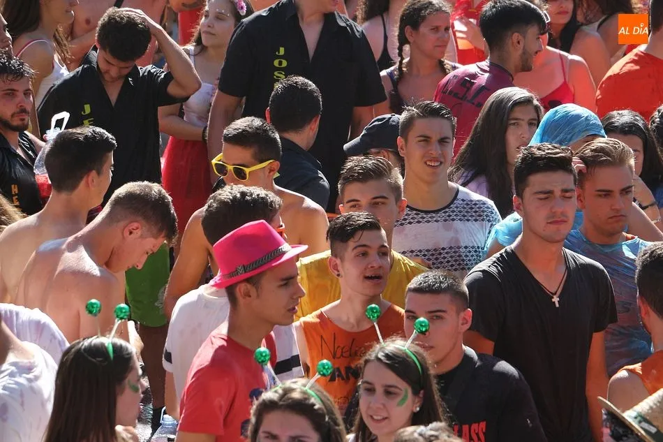 Foto 10 - Un millar de pe&ntilde;istas dan inicio a los festejos en el chupinazo de Guijuelo