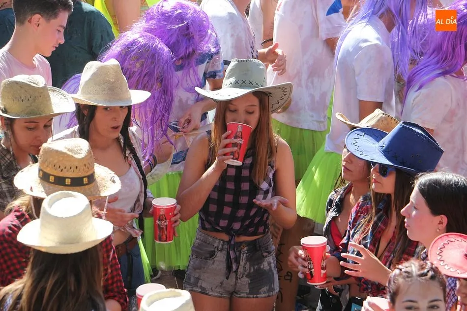 Foto 6 - Un millar de pe&ntilde;istas dan inicio a los festejos en el chupinazo de Guijuelo