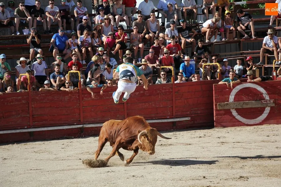 Foto 8 - Villarino comienza sus espectaculos taurinos con un festejo de recortes y el II Toro de Caj&oacute;n de...
